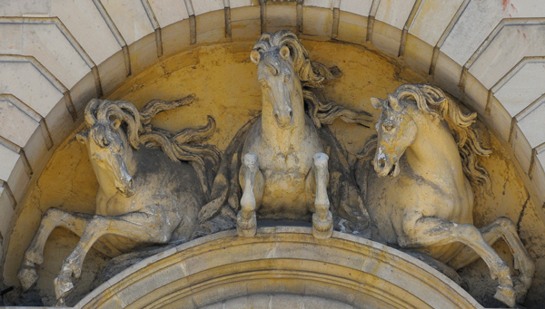 Trois chevaux. Jean Raon et Pierre Granier et Simon Mazière