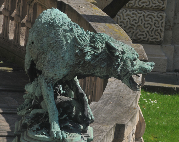 Louis étreignant un petit chien. Pierre Louis Rouillard.